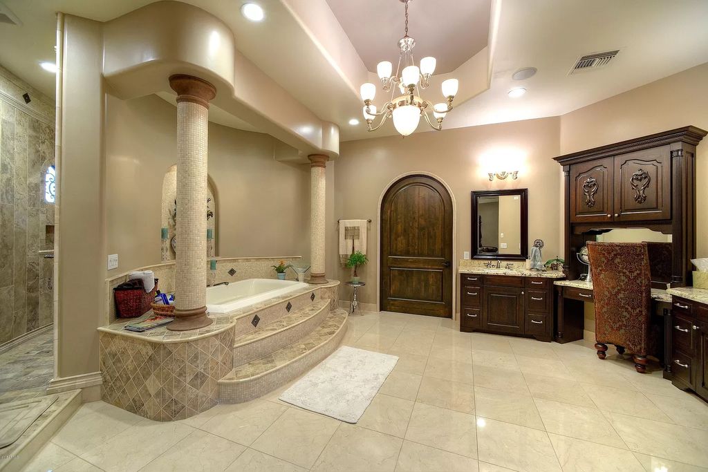 A magnificent Arizona estate has unequaled mountain view asking for 3549 24