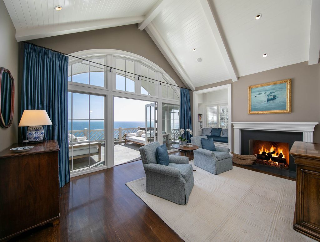 The Traditional Home in Pacific Palisades located at finest location on the Westside is beyond compare offering unparalleled views now available for sale. This home located at 14984 Corona Del Mar, Pacific Palisades, California
