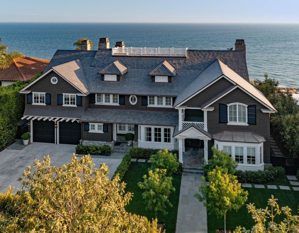 The Traditional Home in Pacific Palisades located at finest location on the Westside is beyond compare offering unparalleled views now available for sale. This home located at 14984 Corona Del Mar, Pacific Palisades, California