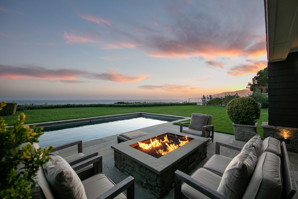 The Traditional Home in Pacific Palisades located at finest location on the Westside is beyond compare offering unparalleled views now available for sale. This home located at 14984 Corona Del Mar, Pacific Palisades, California