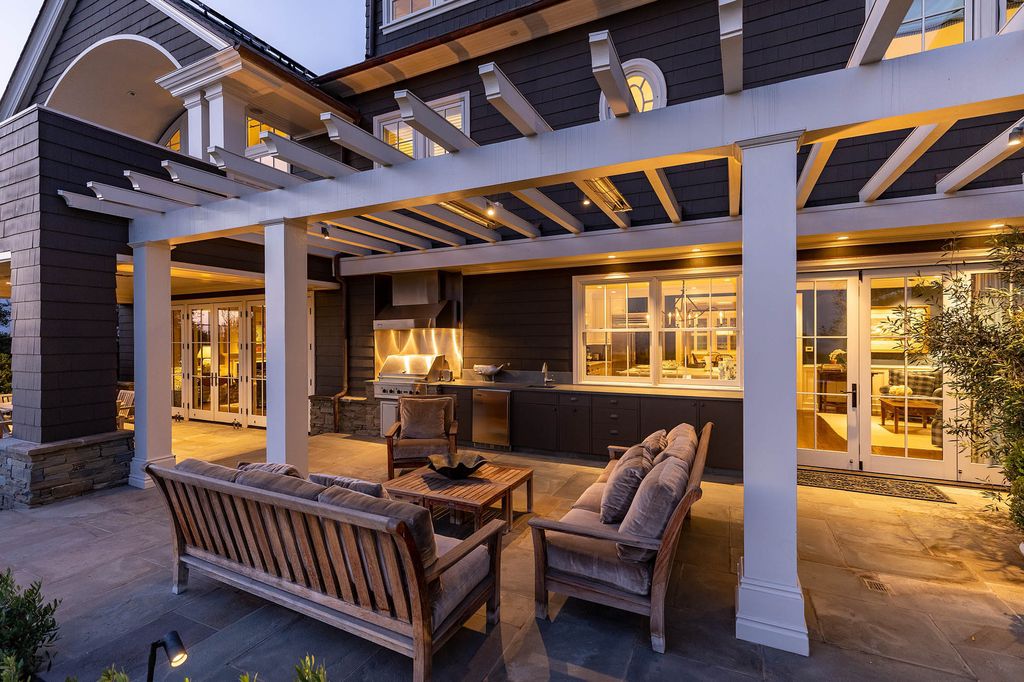 The Traditional Home in Pacific Palisades located at finest location on the Westside is beyond compare offering unparalleled views now available for sale. This home located at 14984 Corona Del Mar, Pacific Palisades, California