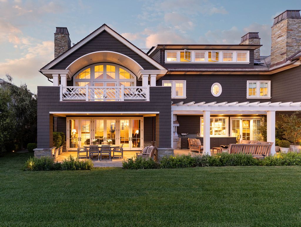 The Traditional Home in Pacific Palisades located at finest location on the Westside is beyond compare offering unparalleled views now available for sale. This home located at 14984 Corona Del Mar, Pacific Palisades, California