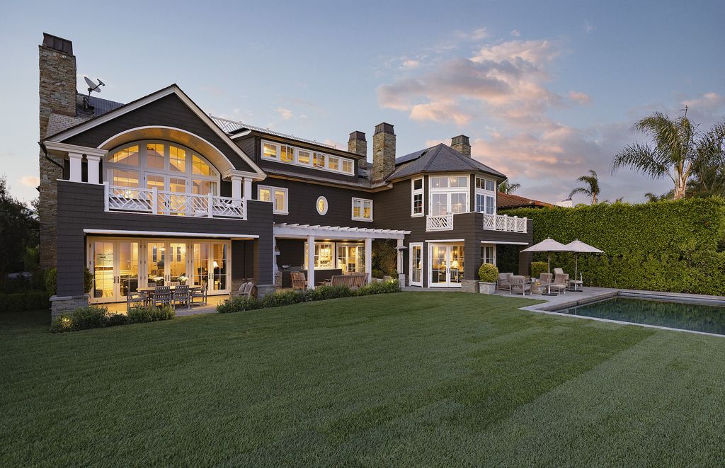 The Traditional Home in Pacific Palisades located at finest location on the Westside is beyond compare offering unparalleled views now available for sale. This home located at 14984 Corona Del Mar, Pacific Palisades, California