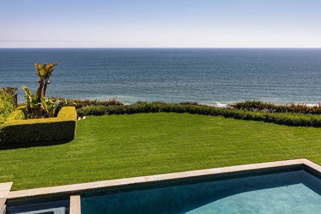 The Traditional Home in Pacific Palisades located at finest location on the Westside is beyond compare offering unparalleled views now available for sale. This home located at 14984 Corona Del Mar, Pacific Palisades, California