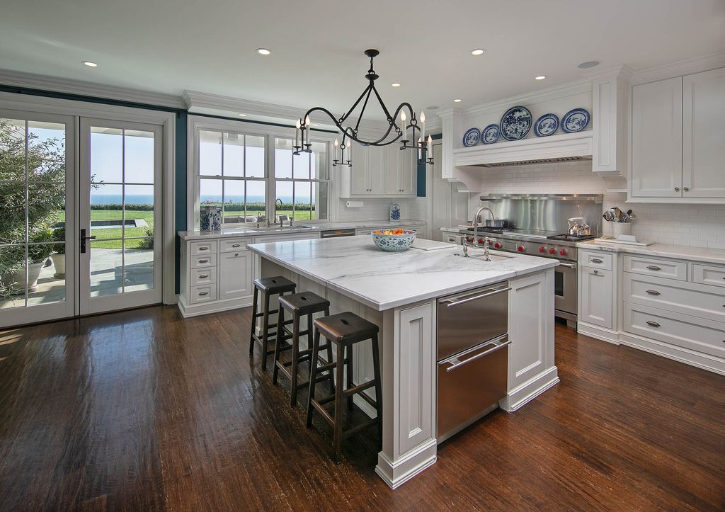 The Traditional Home in Pacific Palisades located at finest location on the Westside is beyond compare offering unparalleled views now available for sale. This home located at 14984 Corona Del Mar, Pacific Palisades, California