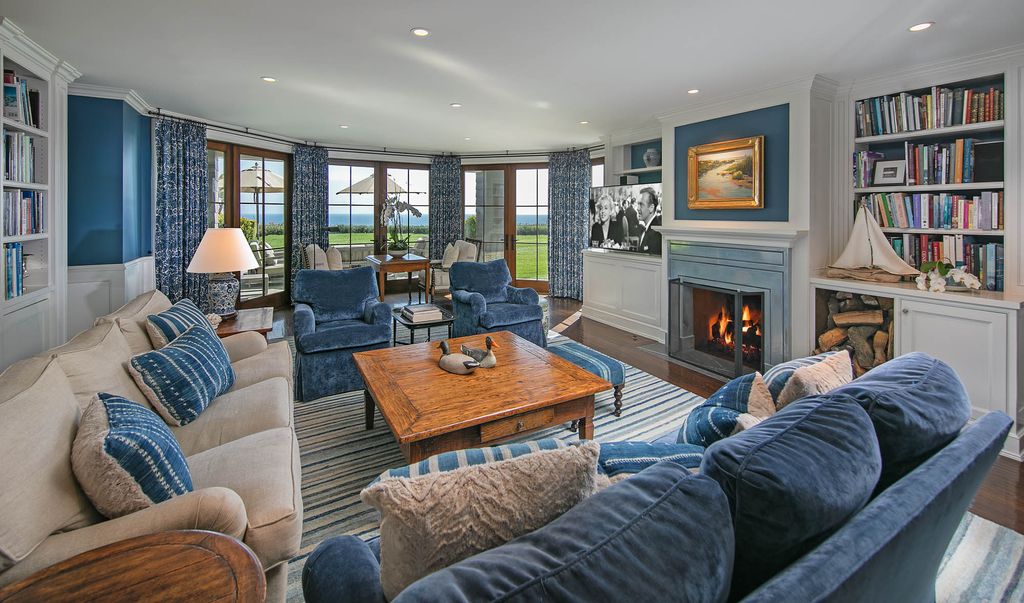 The Traditional Home in Pacific Palisades located at finest location on the Westside is beyond compare offering unparalleled views now available for sale. This home located at 14984 Corona Del Mar, Pacific Palisades, California