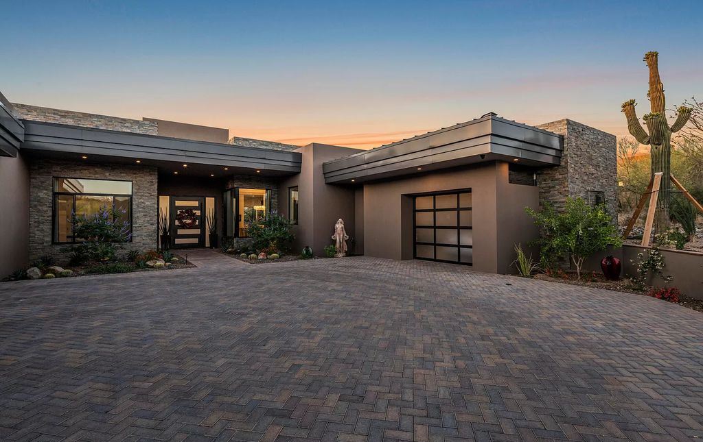 Superb Arizona newly built home at Scottsdale with Pinnacle Peak view listed for $5,200,000
