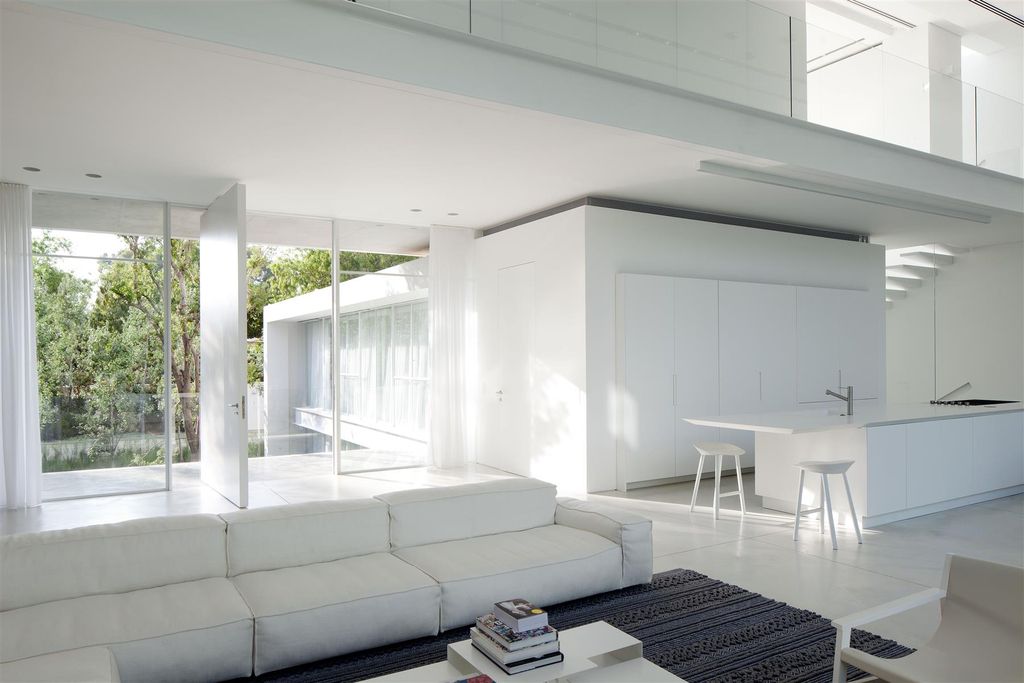 Beautiful Ramat Hasharon House in Israel by Pitsou Kedem Architects 11
