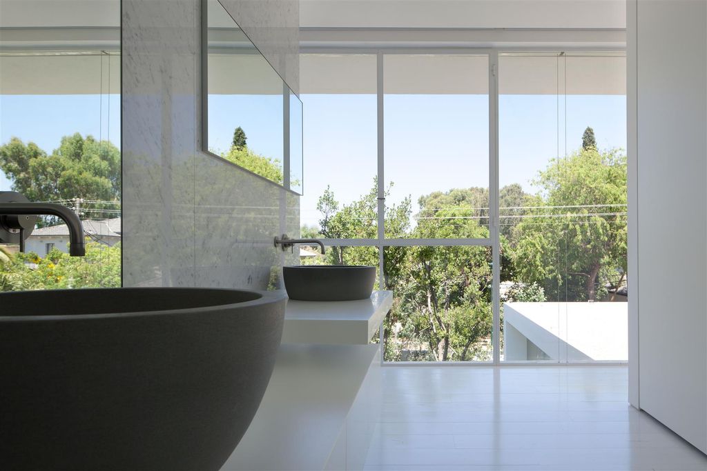 Beautiful Ramat Hasharon House in Israel by Pitsou Kedem Architects 12