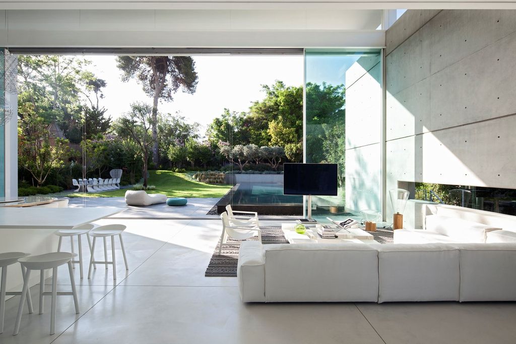 Beautiful Ramat Hasharon House in Israel by Pitsou Kedem Architects 21