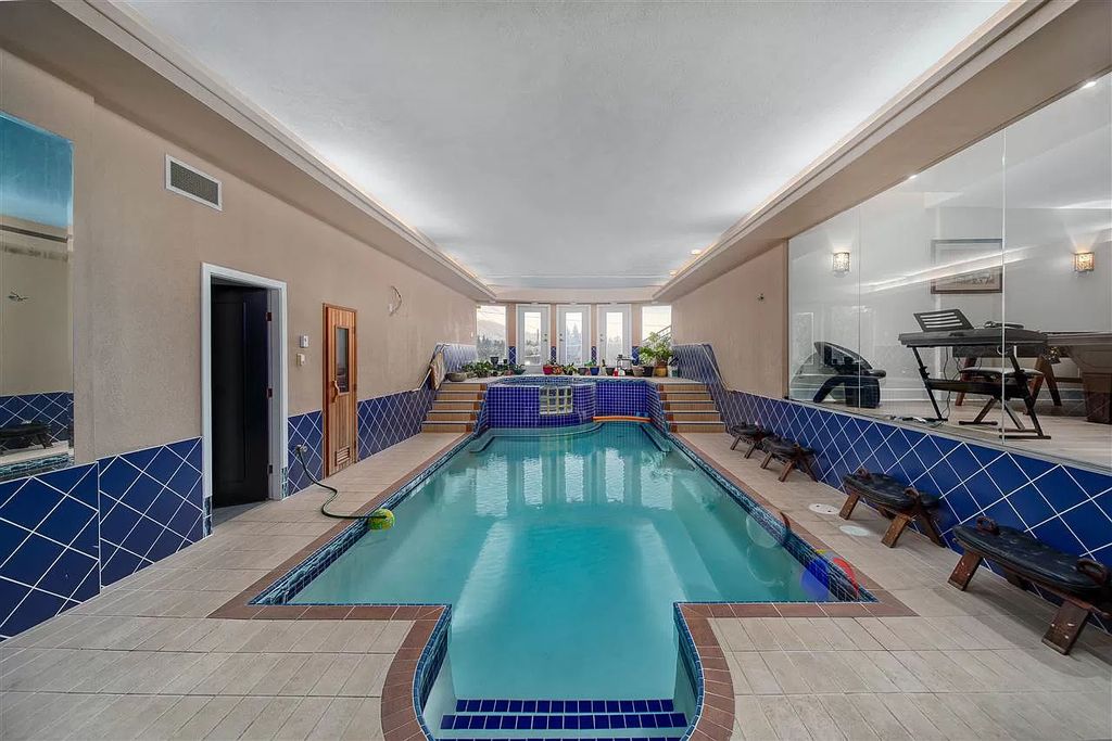 The Beautifully Renovated House in West Vancouver is designed by the amazing David Christopher now available for sale. This home located at 225 Normanby Cres, West Vancouver, BC V7S 1K6, Canada