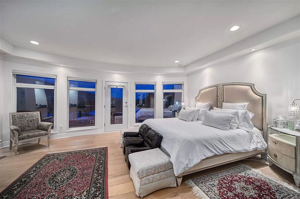 The Beautifully Renovated House in West Vancouver is designed by the amazing David Christopher now available for sale. This home located at 225 Normanby Cres, West Vancouver, BC V7S 1K6, Canada