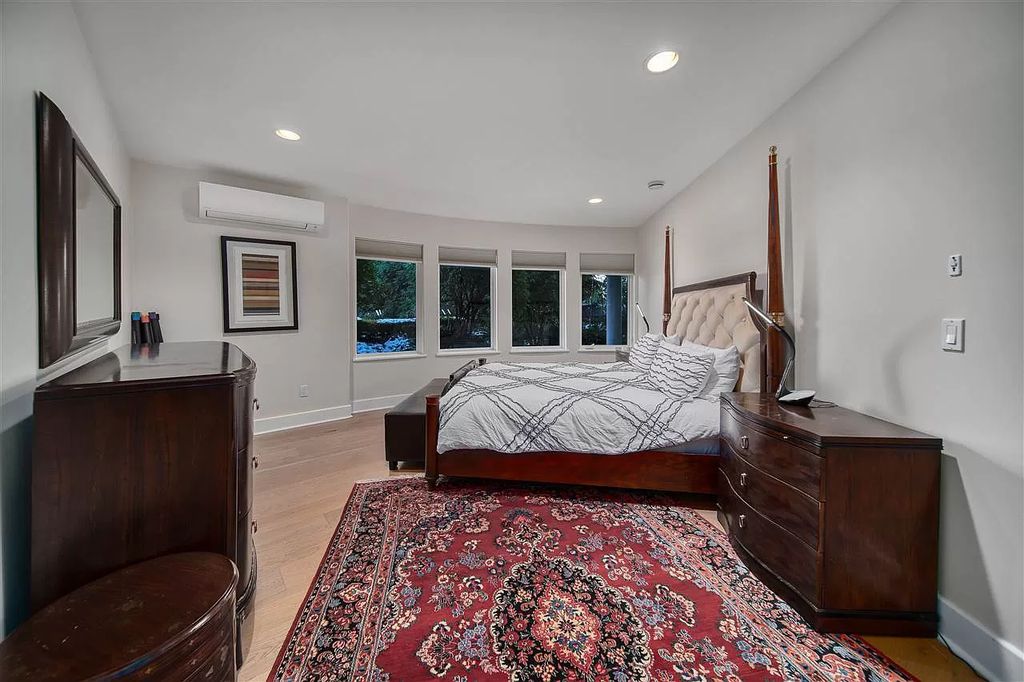 The Beautifully Renovated House in West Vancouver is designed by the amazing David Christopher now available for sale. This home located at 225 Normanby Cres, West Vancouver, BC V7S 1K6, Canada