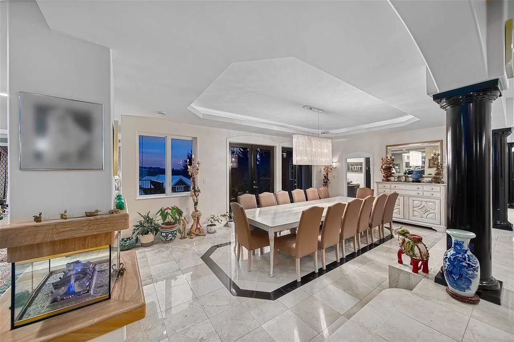 The Beautifully Renovated House in West Vancouver is designed by the amazing David Christopher now available for sale. This home located at 225 Normanby Cres, West Vancouver, BC V7S 1K6, Canada