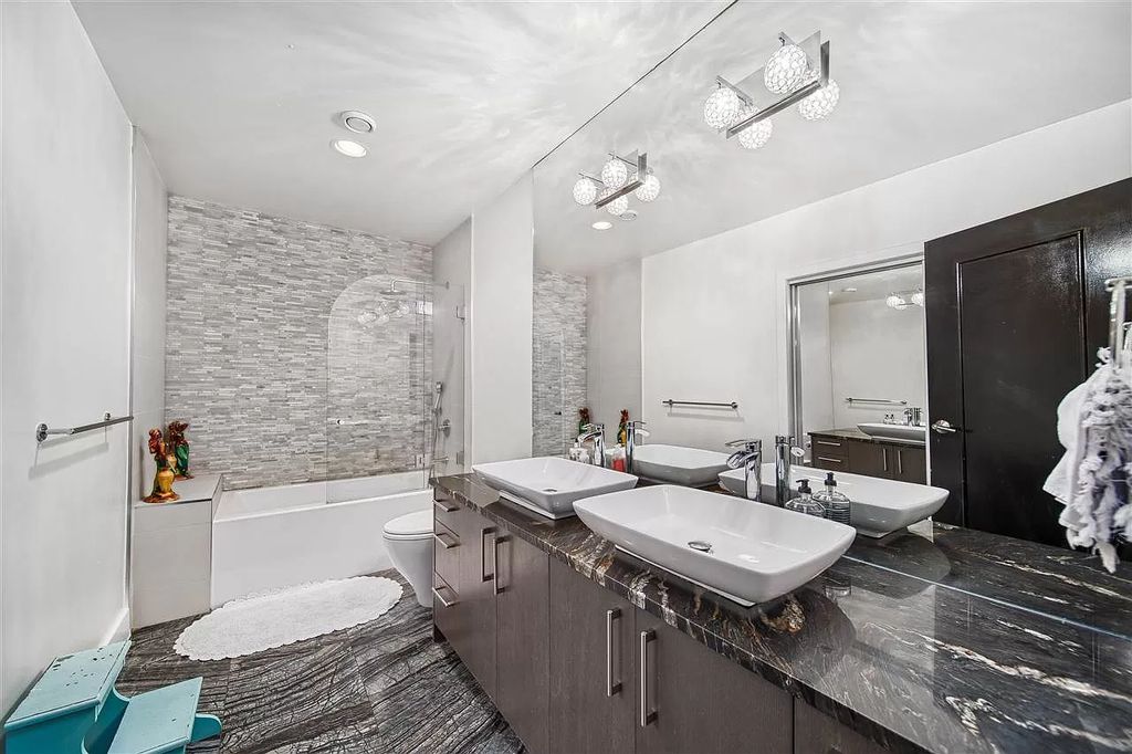 The Beautifully Renovated House in West Vancouver is designed by the amazing David Christopher now available for sale. This home located at 225 Normanby Cres, West Vancouver, BC V7S 1K6, Canada