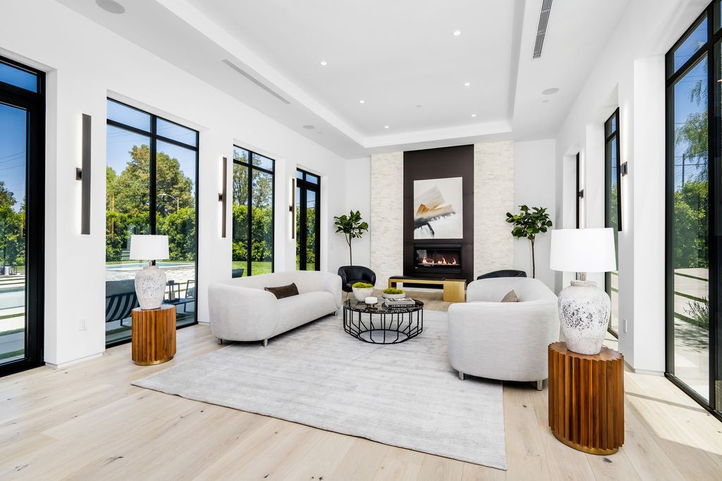 The Home in Los Angeles is an architectural masterpiece and arguably one of the most unique and special properties in LA now available for sale. This home located at 18933 Wells Dr, Tarzana, California