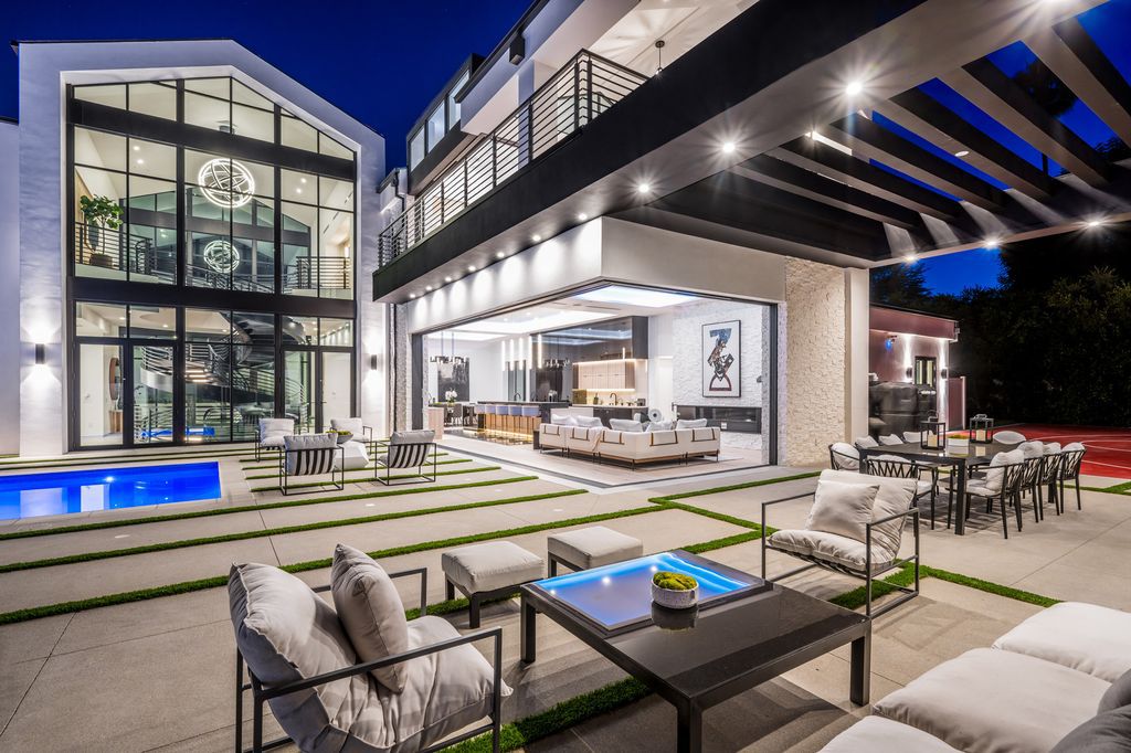 The Home in Los Angeles is an architectural masterpiece and arguably one of the most unique and special properties in LA now available for sale. This home located at 18933 Wells Dr, Tarzana, California
