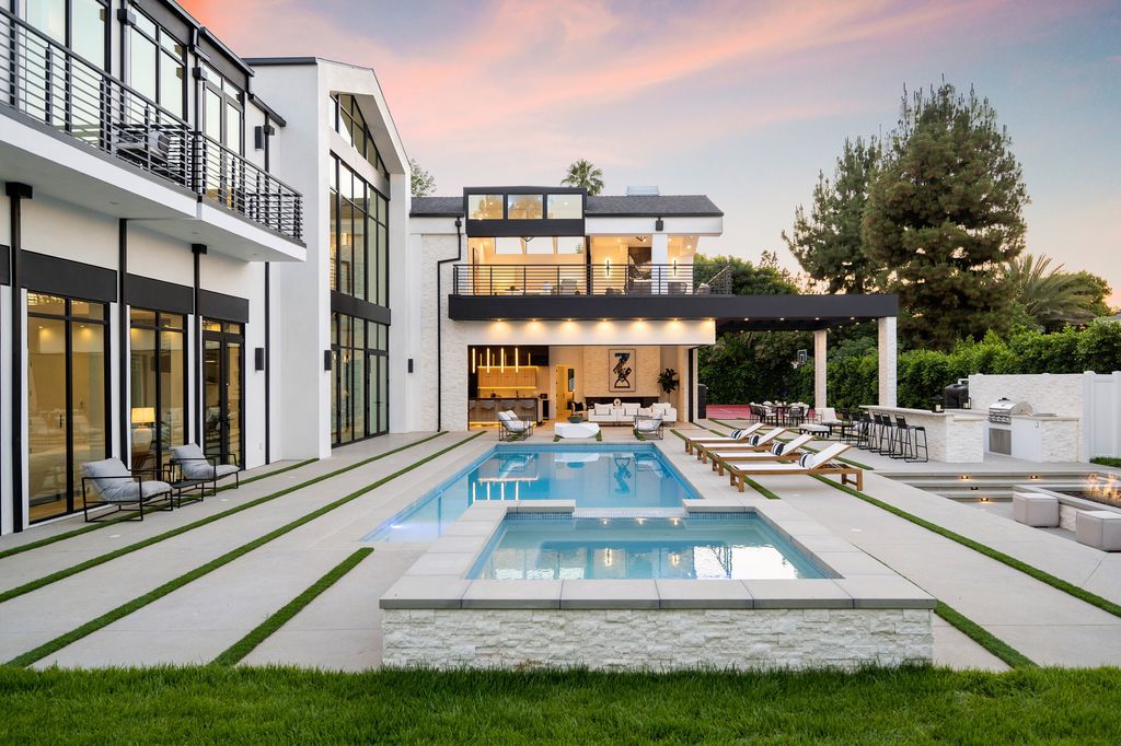 The Home in Los Angeles is an architectural masterpiece and arguably one of the most unique and special properties in LA now available for sale. This home located at 18933 Wells Dr, Tarzana, California