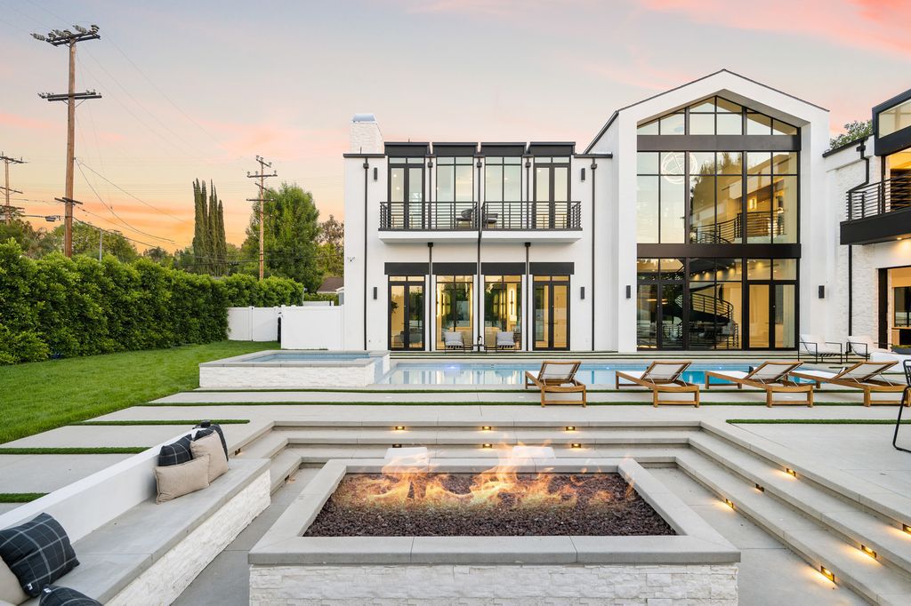 The Home in Los Angeles is an architectural masterpiece and arguably one of the most unique and special properties in LA now available for sale. This home located at 18933 Wells Dr, Tarzana, California