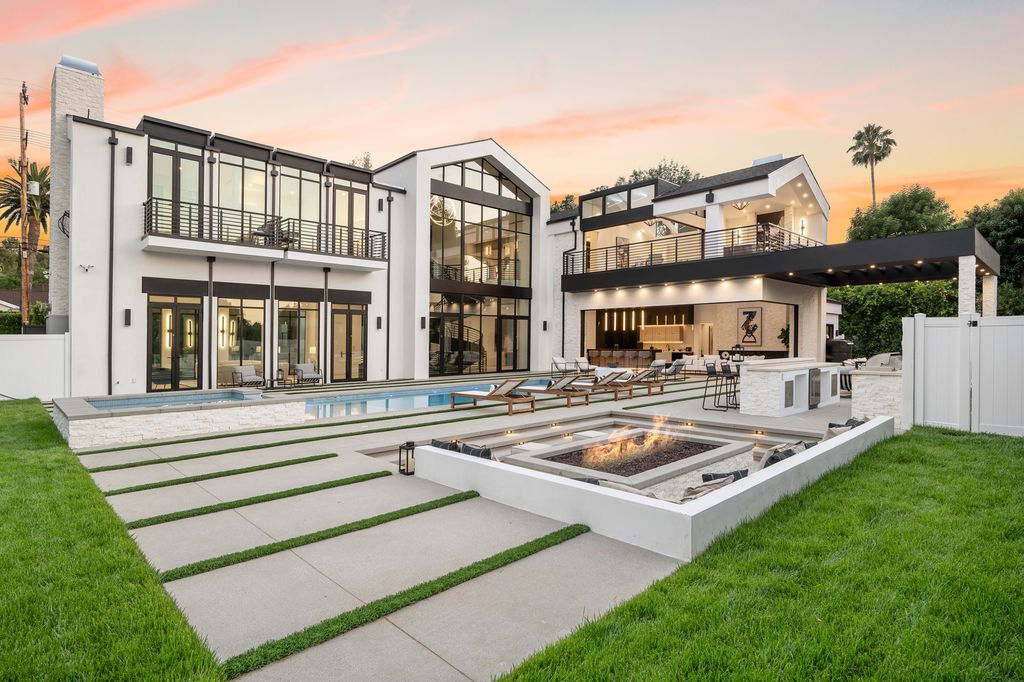 The Home in Los Angeles is an architectural masterpiece and arguably one of the most unique and special properties in LA now available for sale. This home located at 18933 Wells Dr, Tarzana, California