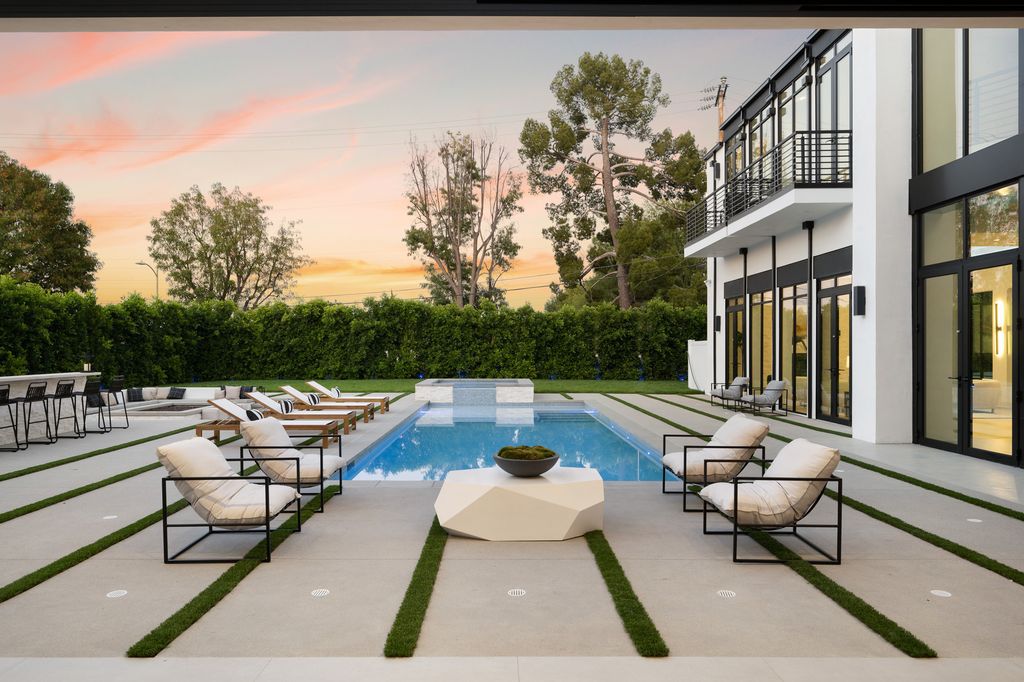 The Home in Los Angeles is an architectural masterpiece and arguably one of the most unique and special properties in LA now available for sale. This home located at 18933 Wells Dr, Tarzana, California