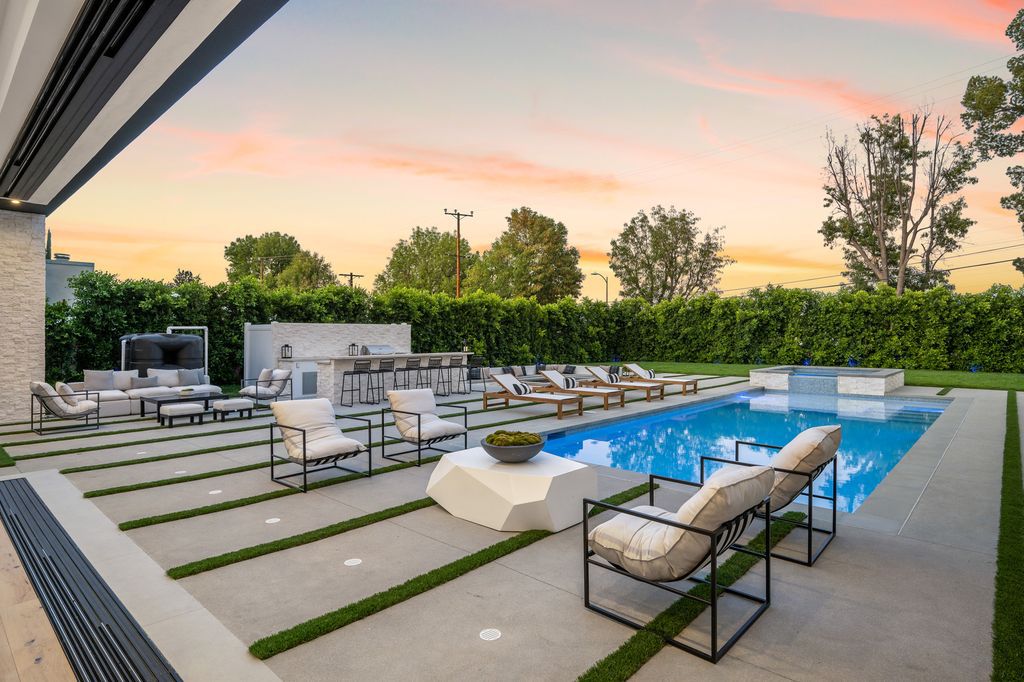 The Home in Los Angeles is an architectural masterpiece and arguably one of the most unique and special properties in LA now available for sale. This home located at 18933 Wells Dr, Tarzana, California
