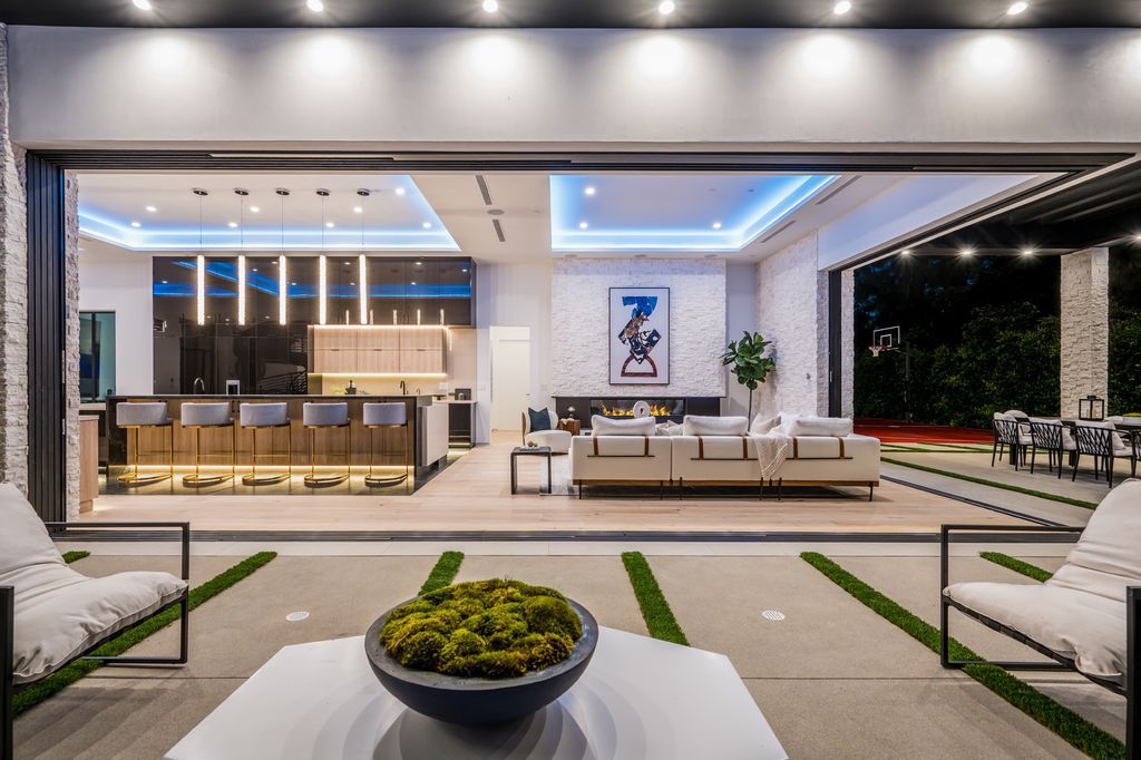 The Home in Los Angeles is an architectural masterpiece and arguably one of the most unique and special properties in LA now available for sale. This home located at 18933 Wells Dr, Tarzana, California
