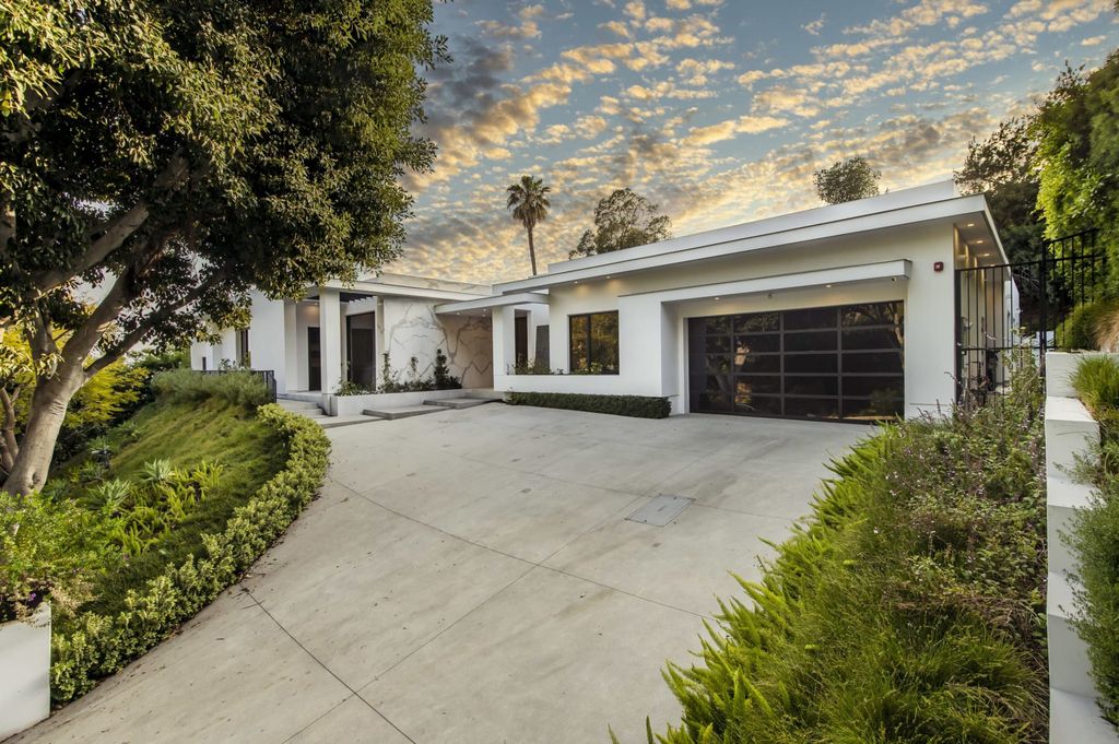 The Contemporary Home in Beverly Hills with panoramic views is built with soaring ceilings, clean lines, and sleek intricacies now available for sale. This home located at 1041 N Hillcrest Rd, Beverly Hills, California