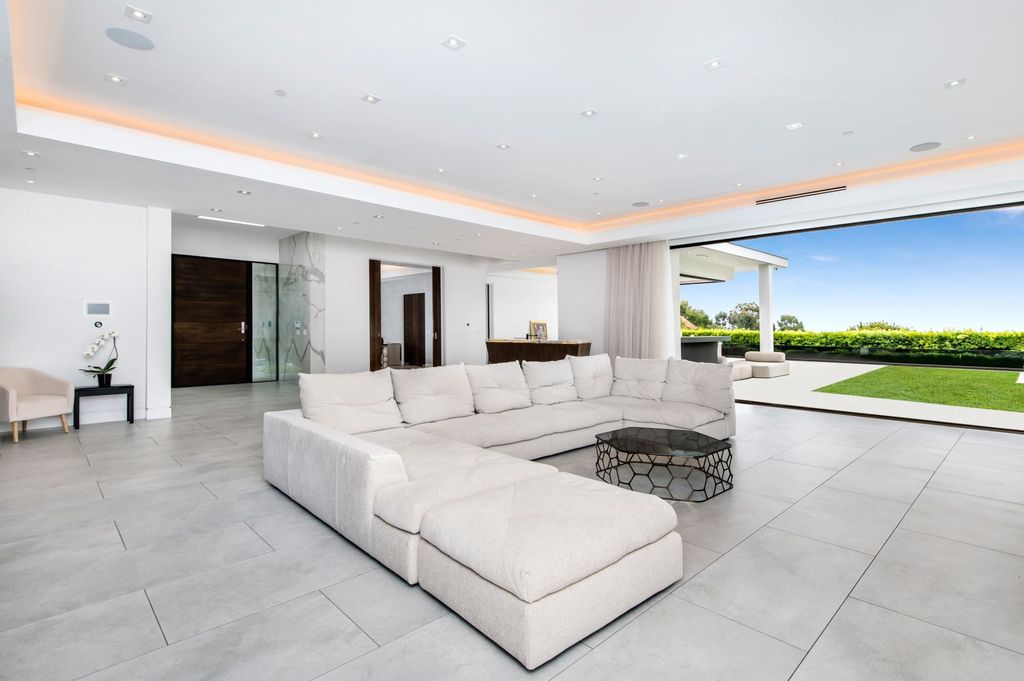 The Contemporary Home in Beverly Hills with panoramic views is built with soaring ceilings, clean lines, and sleek intricacies now available for sale. This home located at 1041 N Hillcrest Rd, Beverly Hills, California
