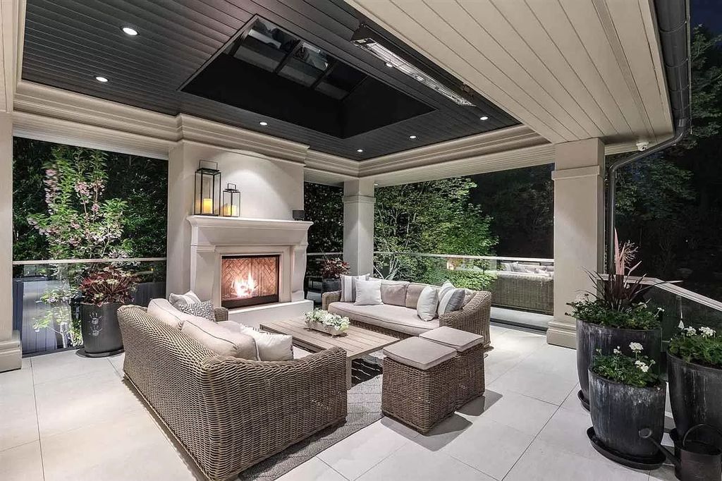 The Understated Elegance Villa in West Vancouver is a gorgeous builder's own home now available for sale. This home located at 915 Sinclair St, West Vancouver, BC V7V 3W1, Canada