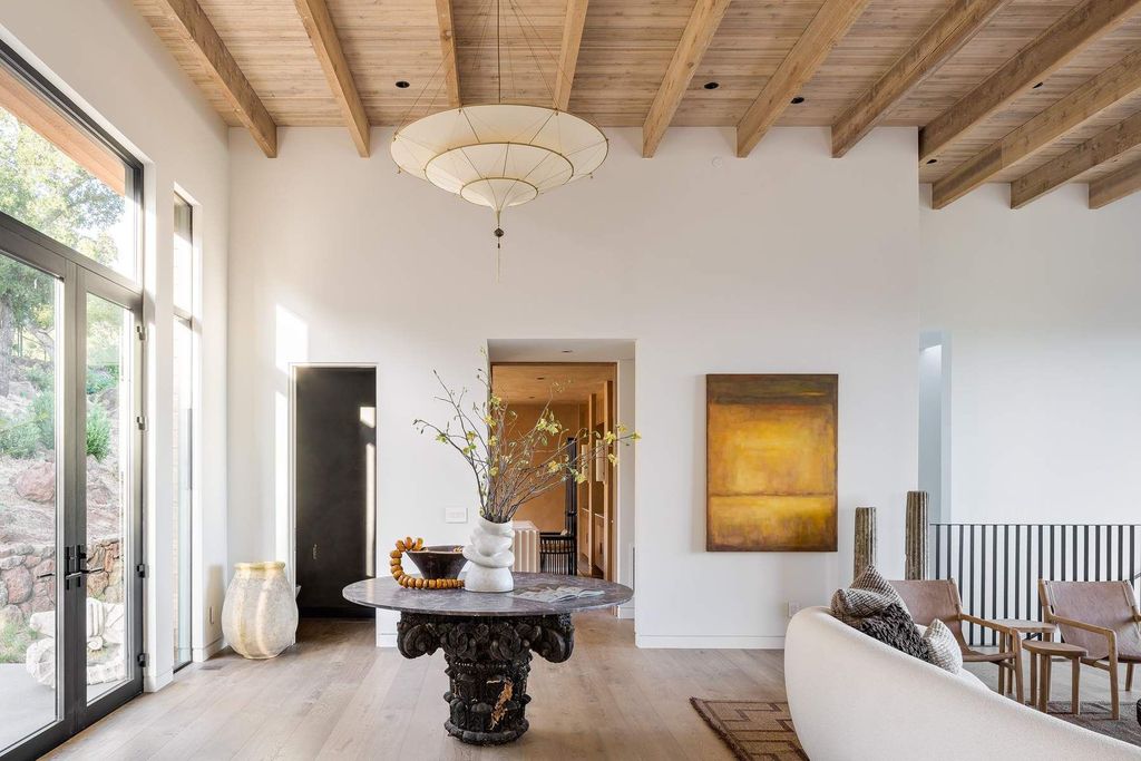 The Glen Ellen Modern Home is a 15-acre hillside Sonoma Valley property in a classic California setting with dramatic views now available for sale. This home located at 500 Aurora Ln, Glen Ellen, California