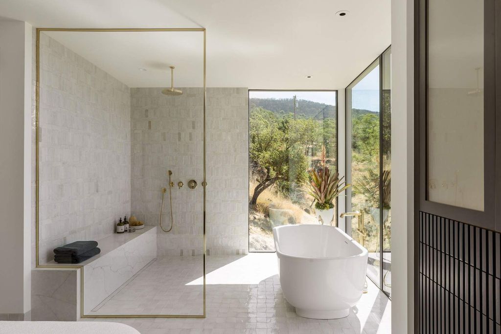 The Glen Ellen Modern Home is a 15-acre hillside Sonoma Valley property in a classic California setting with dramatic views now available for sale. This home located at 500 Aurora Ln, Glen Ellen, California