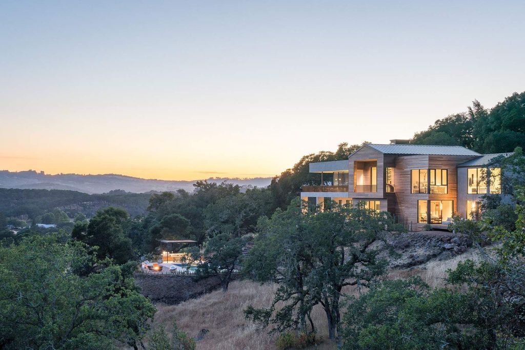 The Glen Ellen Modern Home is a 15-acre hillside Sonoma Valley property in a classic California setting with dramatic views now available for sale. This home located at 500 Aurora Ln, Glen Ellen, California