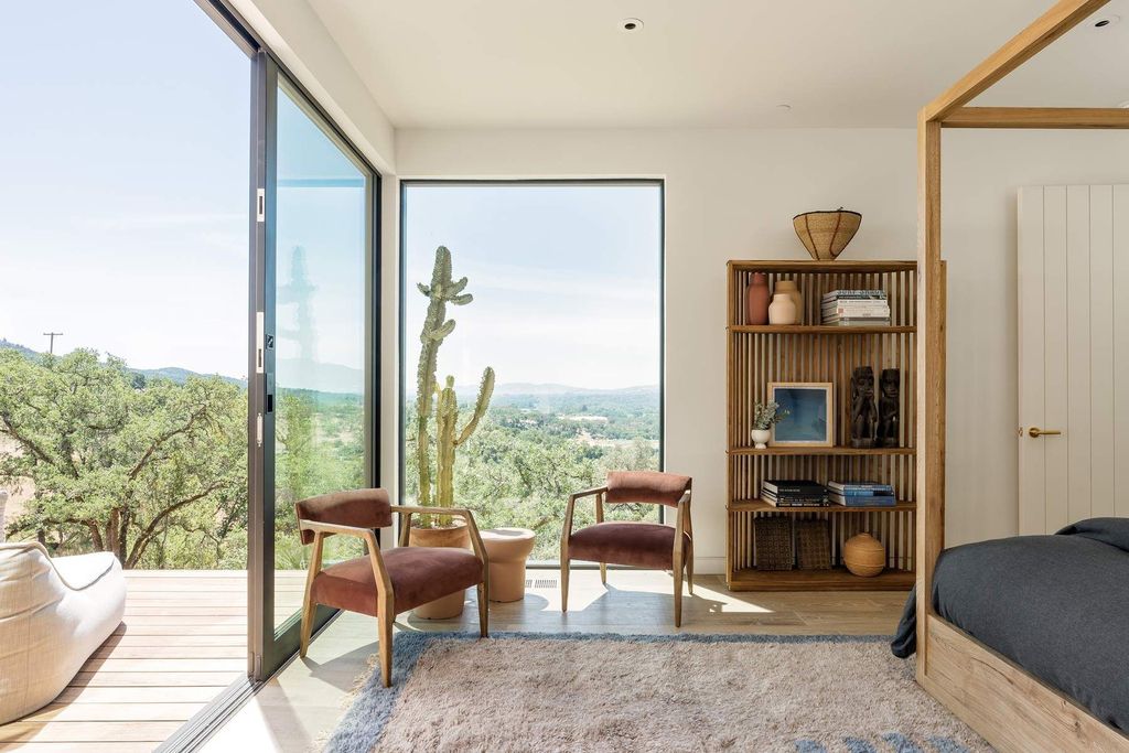 The Glen Ellen Modern Home is a 15-acre hillside Sonoma Valley property in a classic California setting with dramatic views now available for sale. This home located at 500 Aurora Ln, Glen Ellen, California