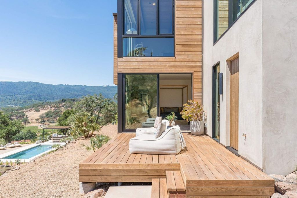 The Glen Ellen Modern Home is a 15-acre hillside Sonoma Valley property in a classic California setting with dramatic views now available for sale. This home located at 500 Aurora Ln, Glen Ellen, California