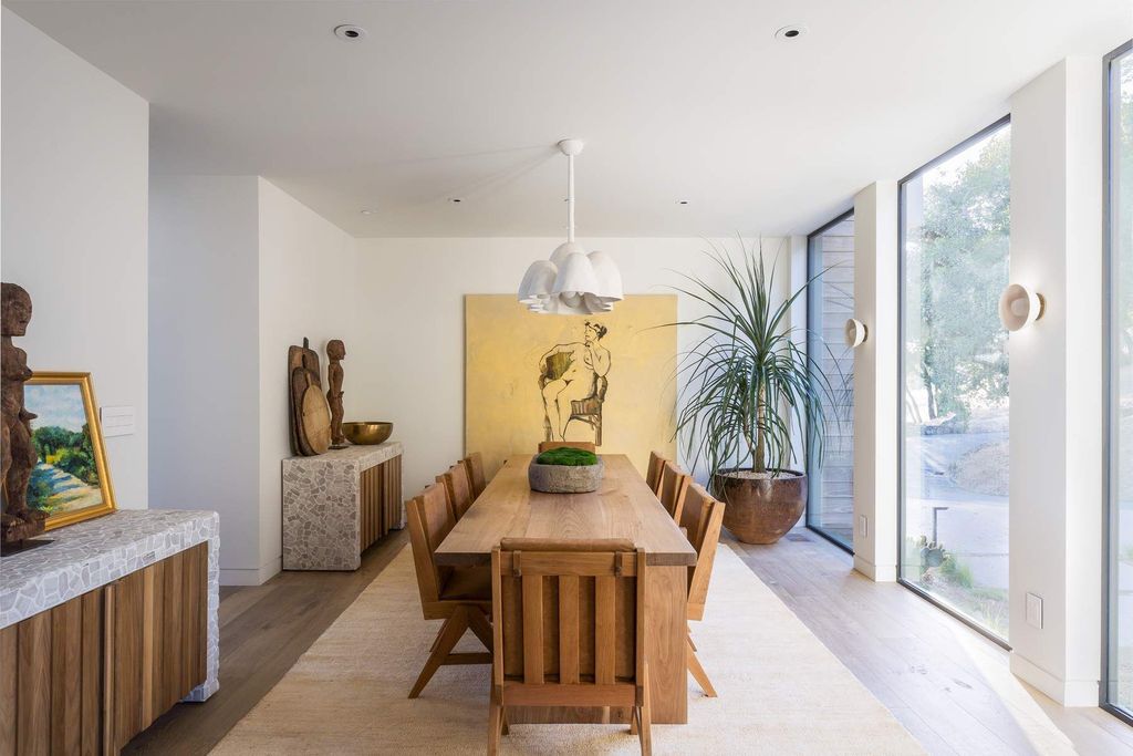 The Glen Ellen Modern Home is a 15-acre hillside Sonoma Valley property in a classic California setting with dramatic views now available for sale. This home located at 500 Aurora Ln, Glen Ellen, California