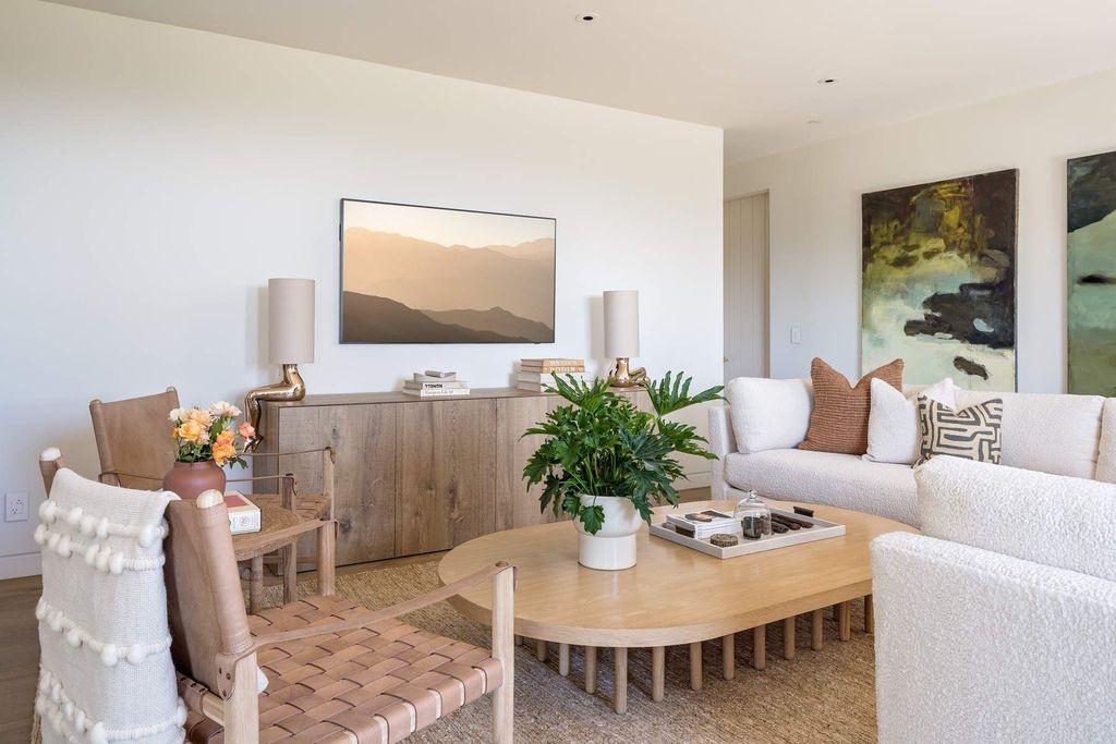 The Glen Ellen Modern Home is a 15-acre hillside Sonoma Valley property in a classic California setting with dramatic views now available for sale. This home located at 500 Aurora Ln, Glen Ellen, California