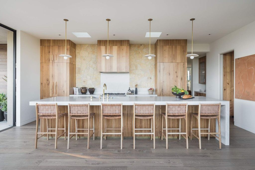 The Glen Ellen Modern Home is a 15-acre hillside Sonoma Valley property in a classic California setting with dramatic views now available for sale. This home located at 500 Aurora Ln, Glen Ellen, California