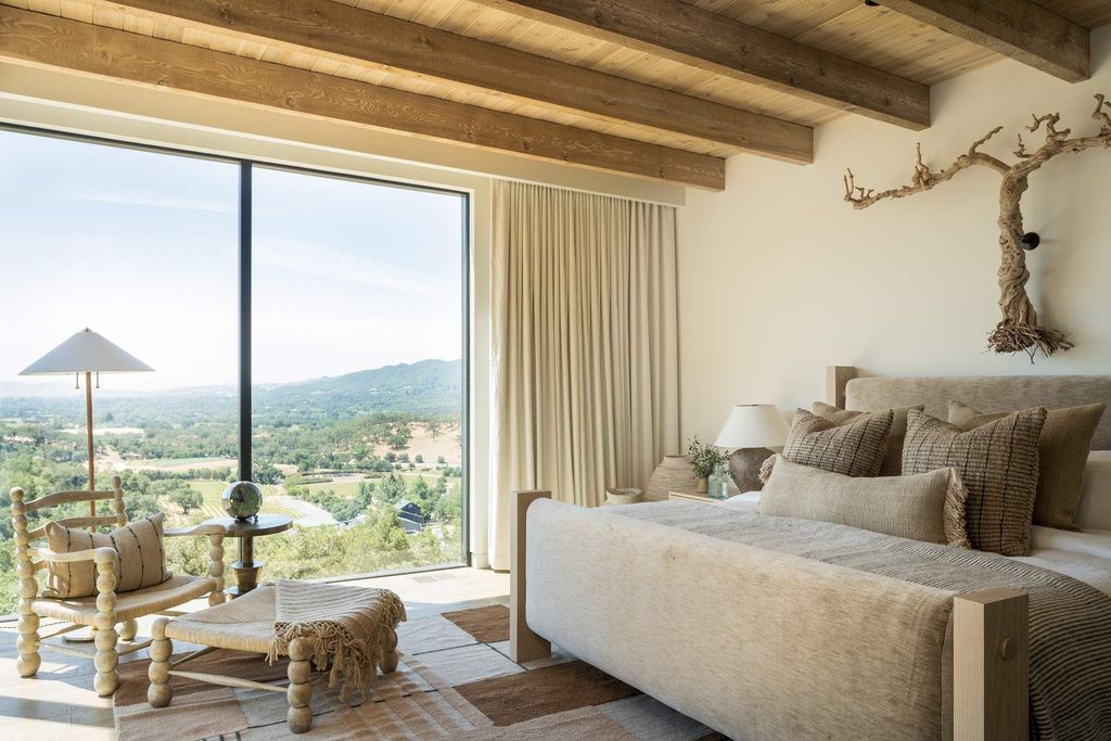 The Glen Ellen Modern Home is a 15-acre hillside Sonoma Valley property in a classic California setting with dramatic views now available for sale. This home located at 500 Aurora Ln, Glen Ellen, California