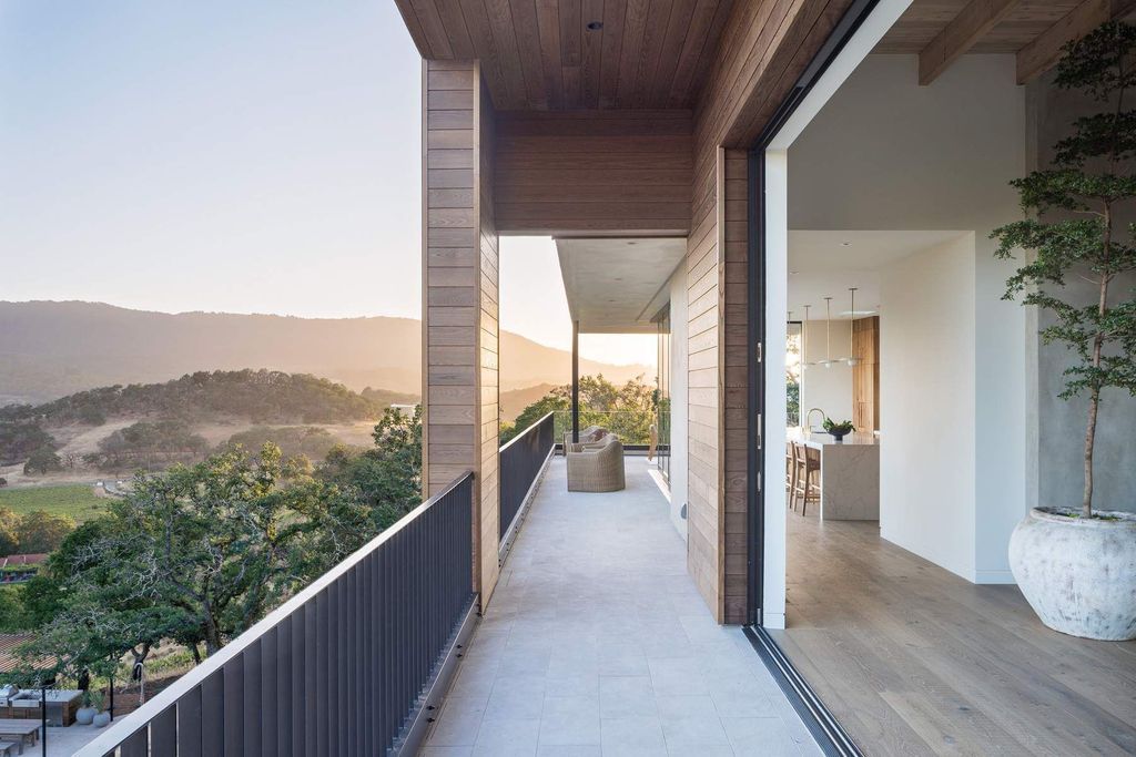 The Glen Ellen Modern Home is a 15-acre hillside Sonoma Valley property in a classic California setting with dramatic views now available for sale. This home located at 500 Aurora Ln, Glen Ellen, California