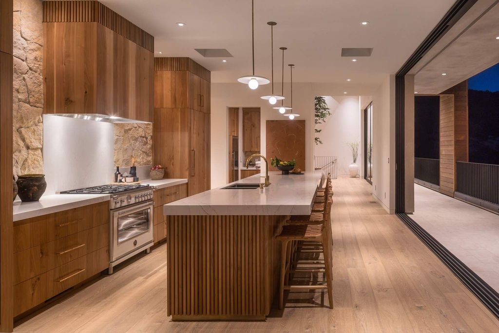 The Glen Ellen Modern Home is a 15-acre hillside Sonoma Valley property in a classic California setting with dramatic views now available for sale. This home located at 500 Aurora Ln, Glen Ellen, California