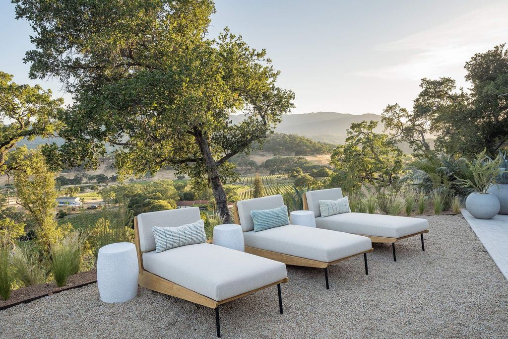 The Glen Ellen Modern Home is a 15-acre hillside Sonoma Valley property in a classic California setting with dramatic views now available for sale. This home located at 500 Aurora Ln, Glen Ellen, California