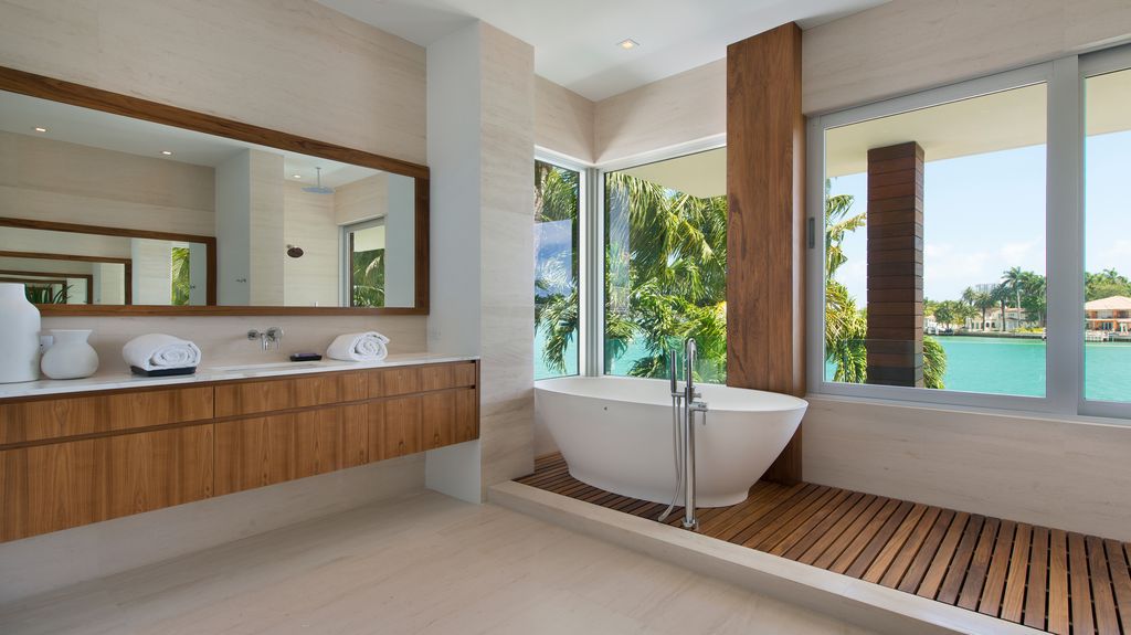 Exquisitely designed residence in Florida with European craftsmanship and bespoke details 2