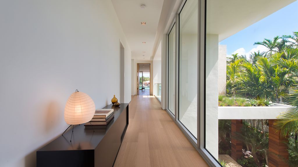 Exquisitely designed residence in Florida with European craftsmanship and bespoke details