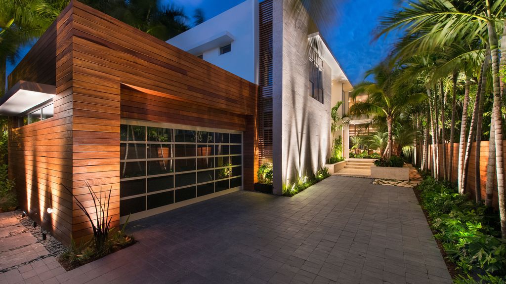Exquisitely designed residence in Florida with European craftsmanship and bespoke details 3