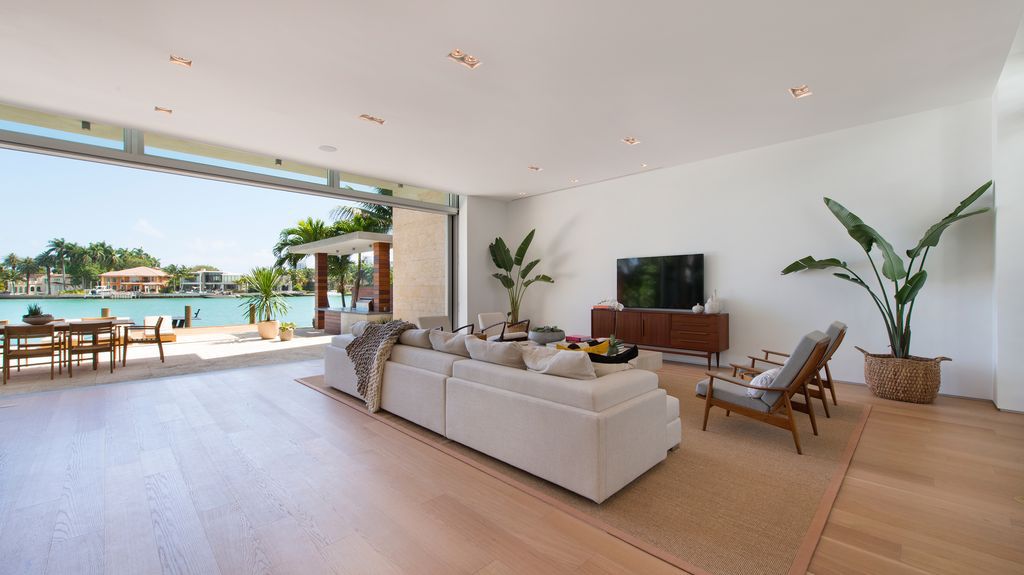 Exquisitely designed residence in Florida with European craftsmanship and bespoke details
