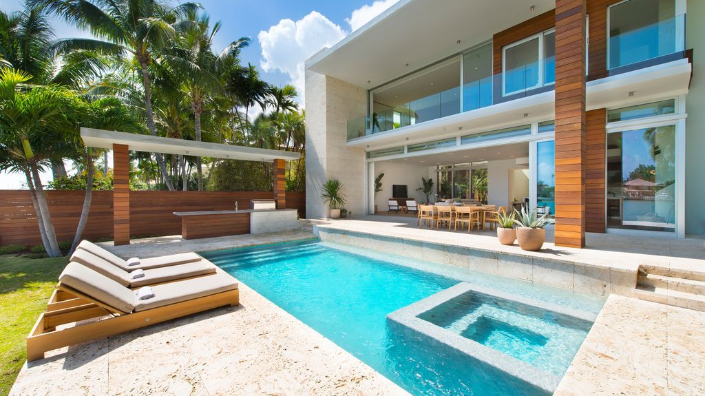 Exquisitely designed residence in Florida with European craftsmanship and bespoke details