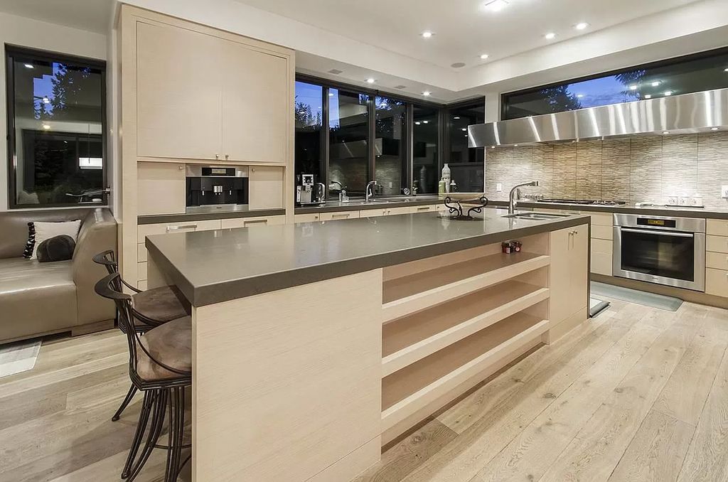 The Gorgeous World-Class Residence in West Vancouver is designed by Craig Chevalier & built by Steve Bradner now available for sale. This home located at 2998 Rosebery Ave, West Vancouver, BC V7V 3A7, Canada