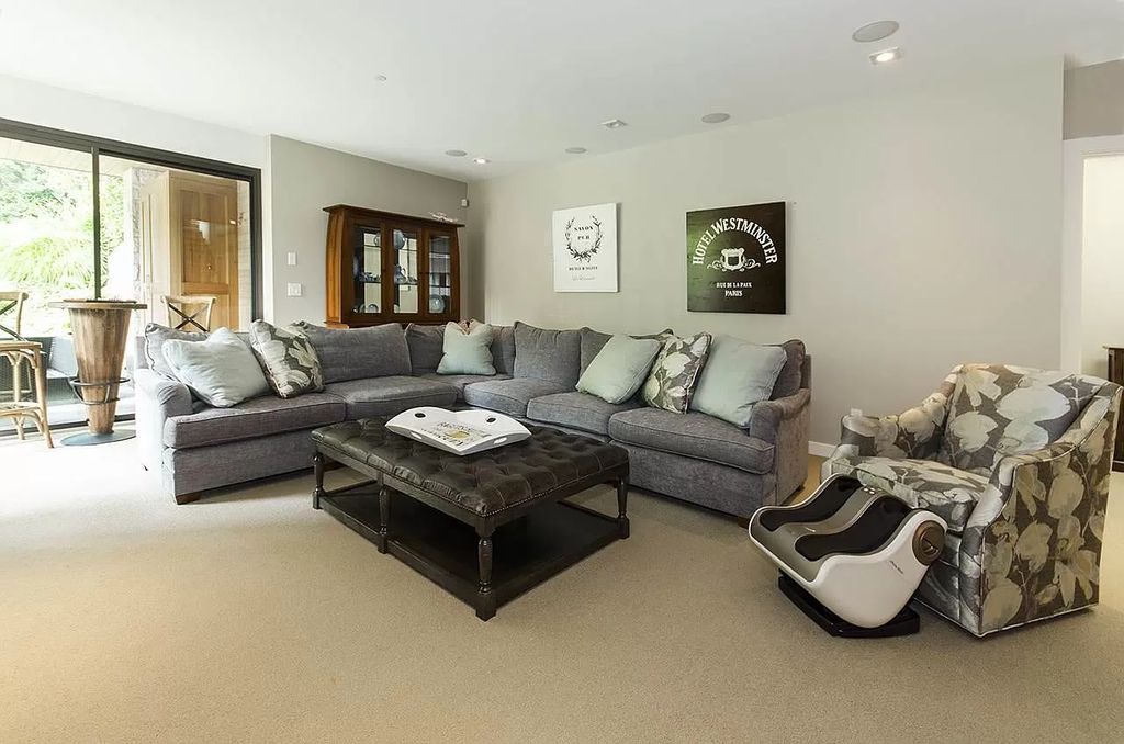 The Gorgeous World-Class Residence in West Vancouver is designed by Craig Chevalier & built by Steve Bradner now available for sale. This home located at 2998 Rosebery Ave, West Vancouver, BC V7V 3A7, Canada