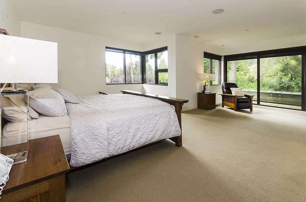 The Gorgeous World-Class Residence in West Vancouver is designed by Craig Chevalier & built by Steve Bradner now available for sale. This home located at 2998 Rosebery Ave, West Vancouver, BC V7V 3A7, Canada